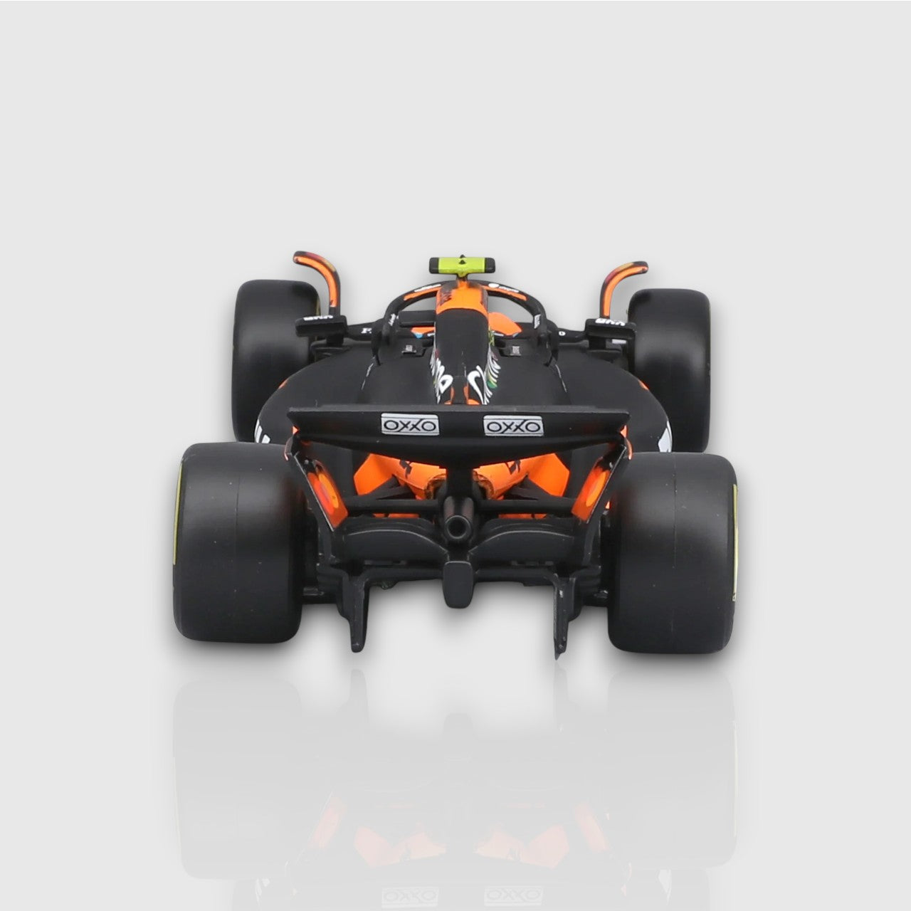 Bburago Lando Norris Mclaren MCL39 with Acrylic Box 1:43