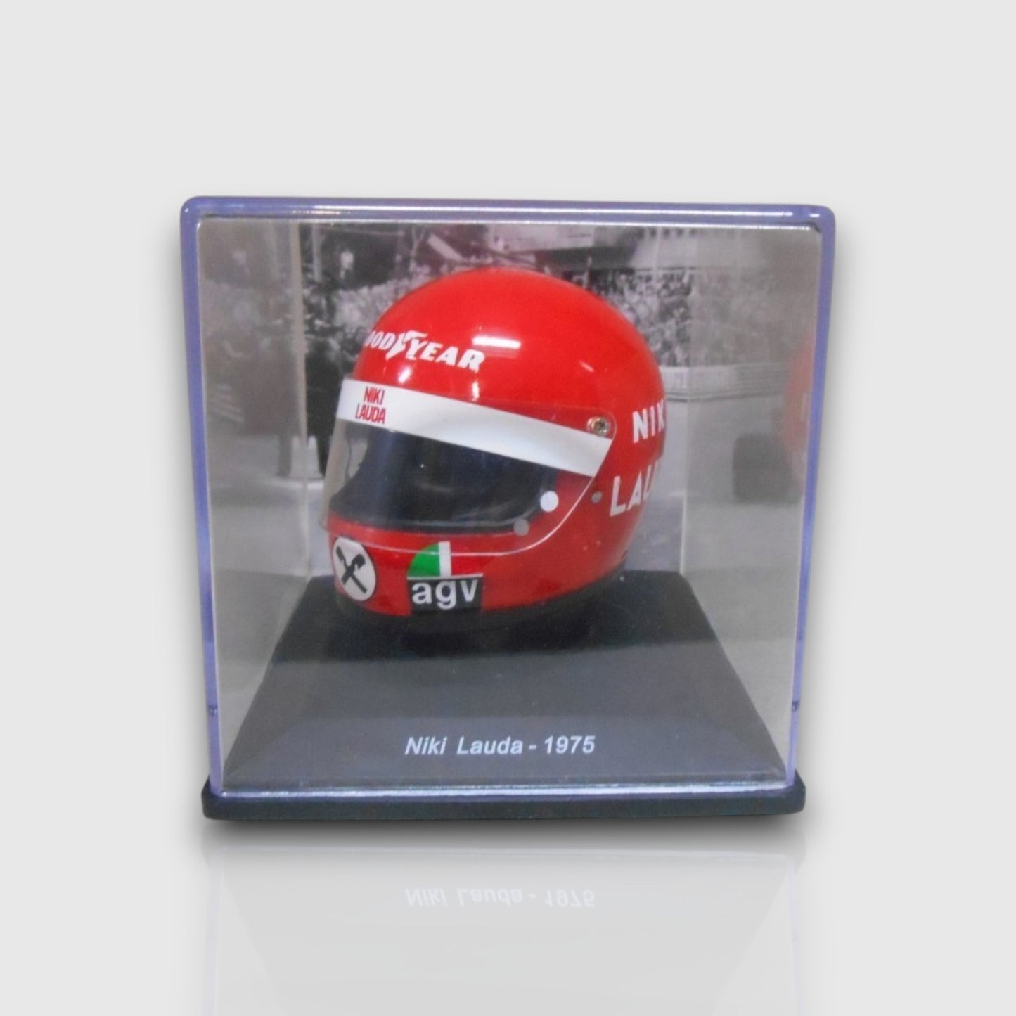 Niki Lauda Scuderia Ferrari 1975 World Champion Helmet 1:5