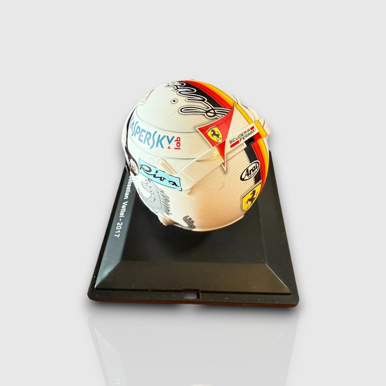 Sebastian Vettel Scuderia Ferrari 2017 Mini Helmet 1:5